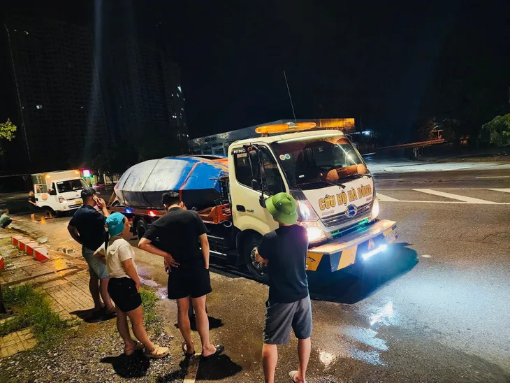 Đưa 12 thuyền tại Chùa Hương đến vùng ngập lụt Thái Nguyên - Ảnh 2. Đưa 12 thuyền tại Chùa Hương đến vùng ngập lụt Thái Nguyên - Ảnh 2.