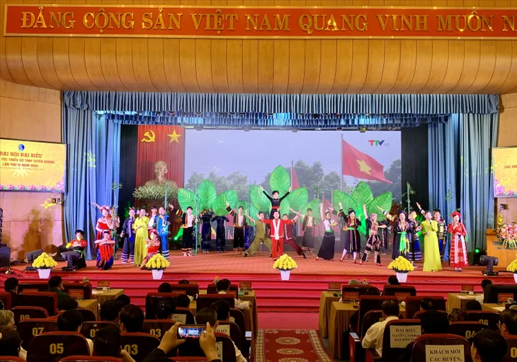 Tuyên Quang: Đặt mục tiêu đến năm 2029 tỷ lệ hộ nghèo dân tộc thiểu số giảm xuống dưới 10% - Ảnh 9. Tuyên Quang: Đặt mục tiêu đến năm 2029 tỷ lệ hộ nghèo dân tộc thiểu số giảm xuống dưới 10% - Ảnh 9.