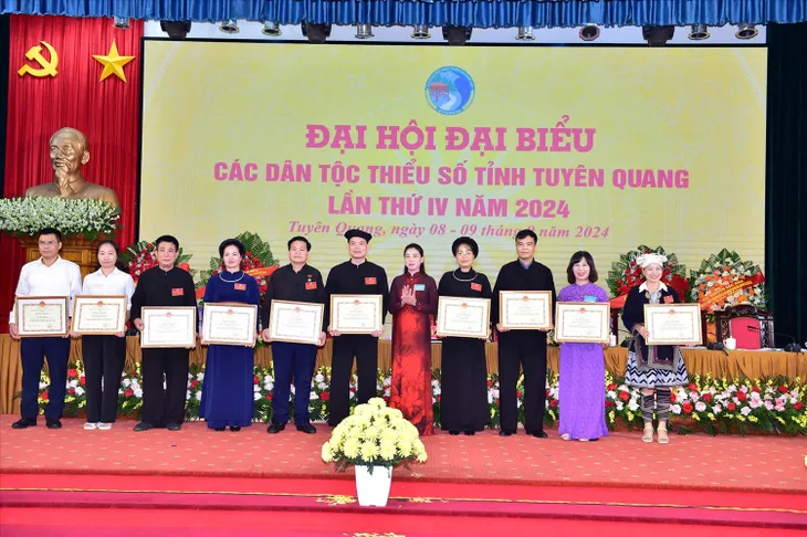 Tuyên Quang: Đặt mục tiêu đến năm 2029 tỷ lệ hộ nghèo dân tộc thiểu số giảm xuống dưới 10% - Ảnh 8. Tuyên Quang: Đặt mục tiêu đến năm 2029 tỷ lệ hộ nghèo dân tộc thiểu số giảm xuống dưới 10% - Ảnh 8.