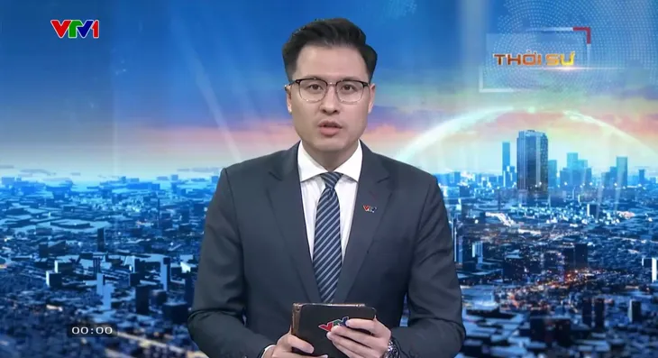 Phóng viên VTV lên sóng trực tiếp từ 1h sáng ở vùng lũ - Ảnh 3. Phóng viên VTV lên sóng trực tiếp từ 1h sáng ở vùng lũ - Ảnh 3.