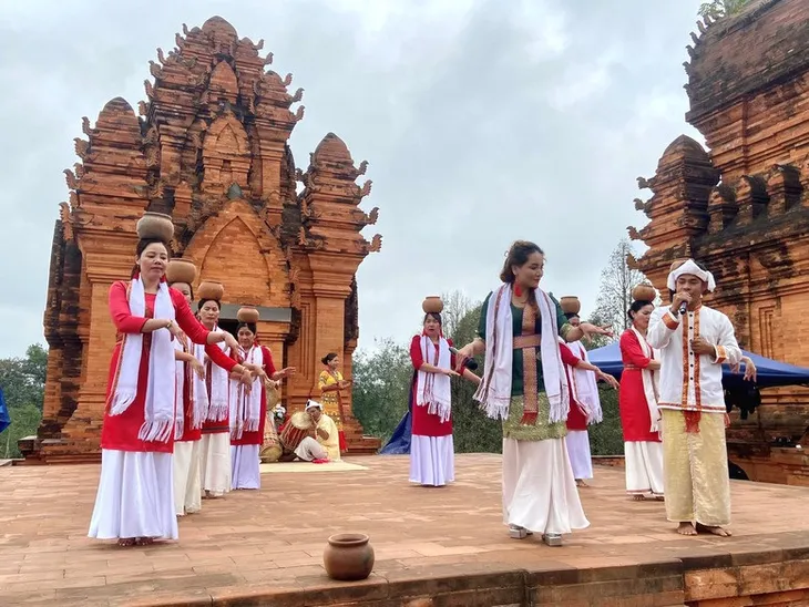 Ninh Thuận đăng cai tổ chức Ngày hội văn hóa dân tộc Chăm - Ảnh 1. Ninh Thuận đăng cai tổ chức Ngày hội văn hóa dân tộc Chăm - Ảnh 1.