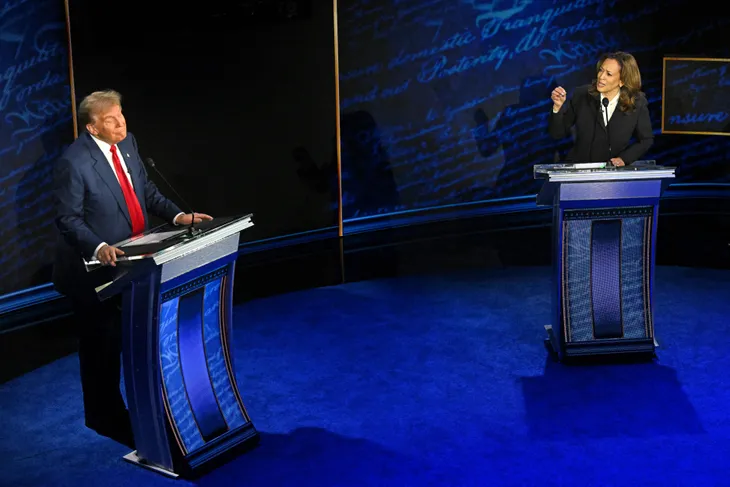 Ông Trump tuyên bố không tiếp tục tranh luận với bà Harris - Ảnh 1. Ông Trump tuyên bố không tiếp tục tranh luận với bà Harris - Ảnh 1.