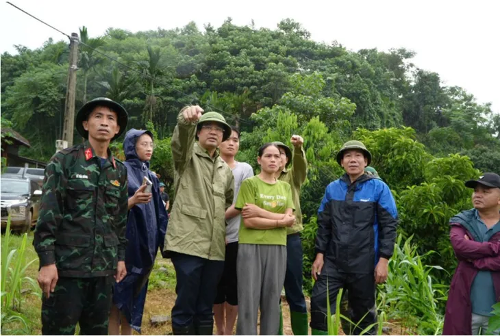 Lào Cai: Hơn 600 người tham gia tìm kiếm, cứu nạn vụ sạt lở ở Làng Nủ - Ảnh 2. Lào Cai: Hơn 600 người tham gia tìm kiếm, cứu nạn vụ sạt lở ở Làng Nủ - Ảnh 2.