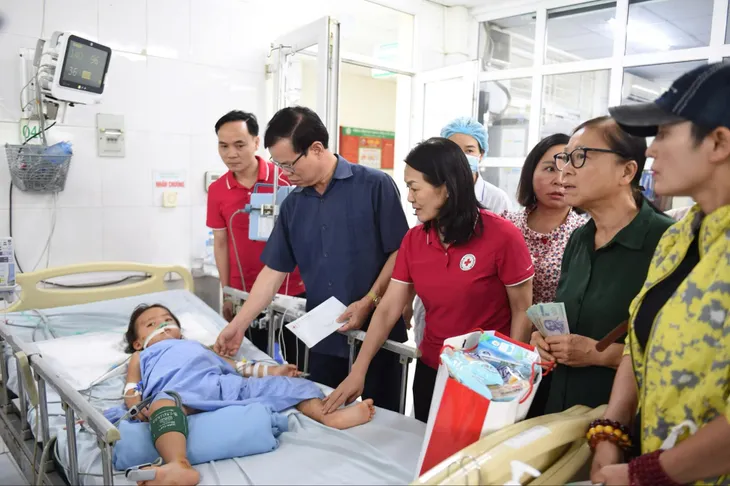 Hỗ trợ người dân bị ảnh hưởng mưa lũ tại Lào Cai - Ảnh 3. Hỗ trợ người dân bị ảnh hưởng mưa lũ tại Lào Cai - Ảnh 3.
