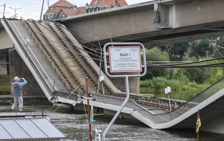 Sập cầu huyết mạch dẫn vào thành phố Dresden, Đức - Ảnh 1. Sập cầu huyết mạch dẫn vào thành phố Dresden, Đức - Ảnh 1.