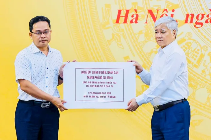 TP Hồ Chí Minh ủng hộ 120 tỷ đồng hỗ trợ đồng bào bị thiệt hại do bão số 3 gây ra - Ảnh 1. TP Hồ Chí Minh ủng hộ 120 tỷ đồng hỗ trợ đồng bào bị thiệt hại do bão số 3 gây ra - Ảnh 1.