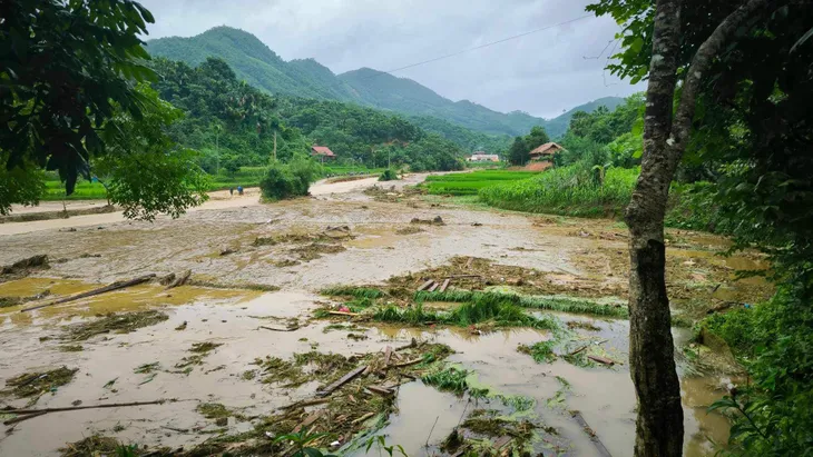 Hỗ trợ người dân bị ảnh hưởng mưa lũ tại Lào Cai - Ảnh 4. Hỗ trợ người dân bị ảnh hưởng mưa lũ tại Lào Cai - Ảnh 4.