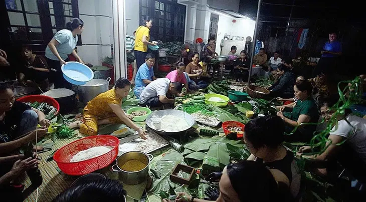 Nghệ An ủng hộ đồng bào bị thiệt hại do cơn bão số 3 - Ảnh 5. Nghệ An ủng hộ đồng bào bị thiệt hại do cơn bão số 3 - Ảnh 5.