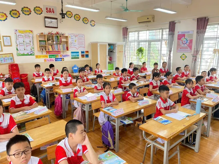 TP Hạ Long đã dần trở lại nhịp sống bình thường - Ảnh 2. TP Hạ Long đã dần trở lại nhịp sống bình thường - Ảnh 2.