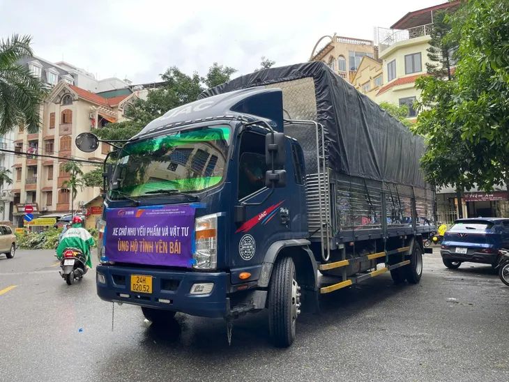Thẩm mỹ Hoàng Tuấn chung tay tiếp sức cho đồng bào vùng lũ miền Bắc vượt qua bão lũ - Ảnh 3. Thẩm mỹ Hoàng Tuấn chung tay tiếp sức cho đồng bào vùng lũ miền Bắc vượt qua bão lũ - Ảnh 3.