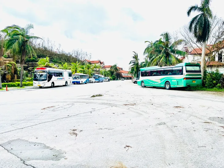TP Hạ Long đã dần trở lại nhịp sống bình thường - Ảnh 12. TP Hạ Long đã dần trở lại nhịp sống bình thường - Ảnh 12.