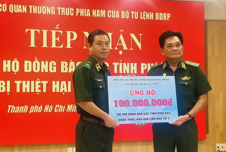 Bộ Tư lệnh BĐBP: Tiếp nhận 100 triệu đồng ủng hộ đồng bào bị bão lũ - Ảnh 1. Bộ Tư lệnh BĐBP: Tiếp nhận 100 triệu đồng ủng hộ đồng bào bị bão lũ - Ảnh 1.