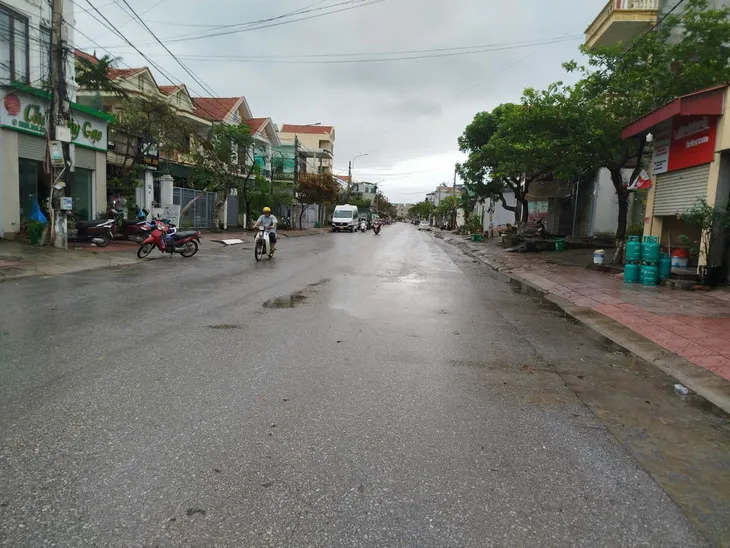 TP Hạ Long đã dần trở lại nhịp sống bình thường - Ảnh 8. TP Hạ Long đã dần trở lại nhịp sống bình thường - Ảnh 8.