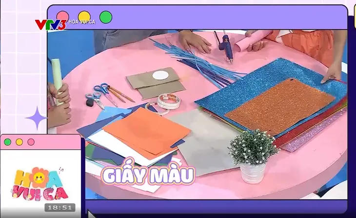 Hoa vui ca: Học làm những chiếc micro bằng giấy xinh xắn - Ảnh 2. Hoa vui ca: Học làm những chiếc micro bằng giấy xinh xắn - Ảnh 2.