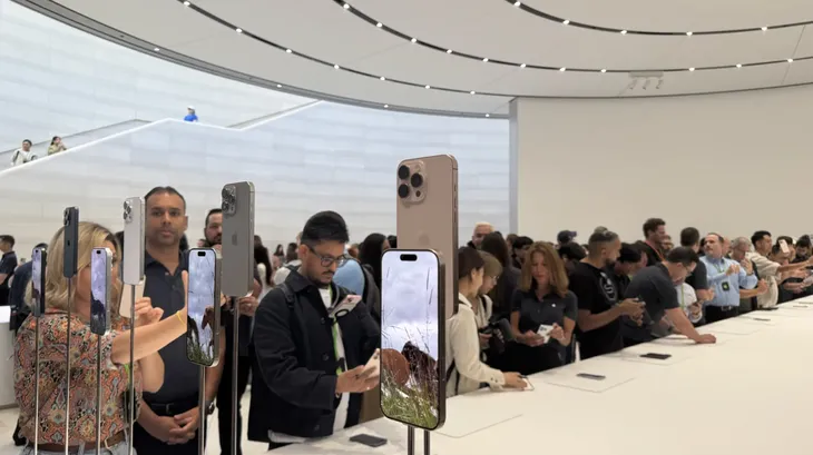 Cổ phiếu Apple hưởng lợi nhờ cơn sốt iPhone 16 vừa ra mắt - Ảnh 1. Cổ phiếu Apple hưởng lợi nhờ cơn sốt iPhone 16 vừa ra mắt - Ảnh 1.