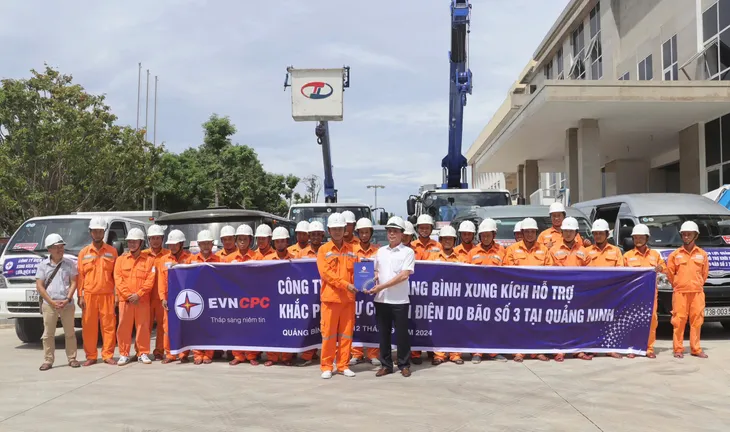 Hàng trăm kỹ sư, công nhân Điện lực miền Trung lên đường ra Bắc khắc phục sự cố lưới điện - Ảnh 2. Hàng trăm kỹ sư, công nhân Điện lực miền Trung lên đường ra Bắc khắc phục sự cố lưới điện - Ảnh 2.