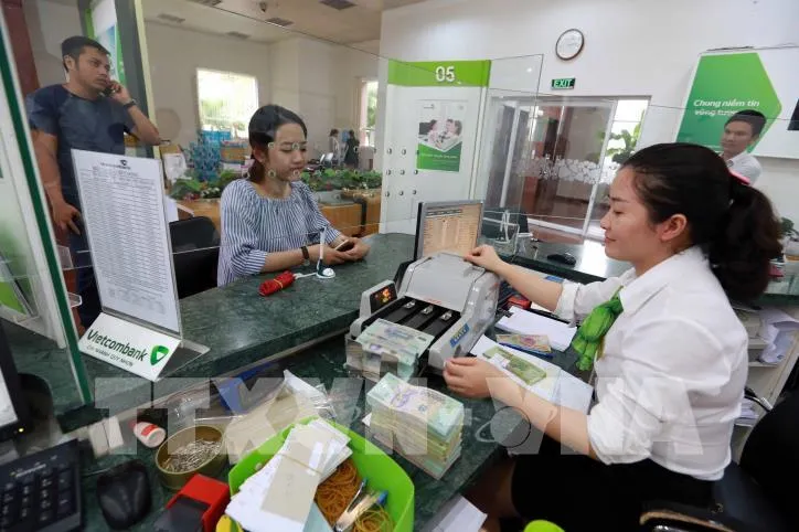 Ngân hàng đồng hành miễn, giảm lãi suất cho khách hàng vùng bão lũ - Ảnh 1. Ngân hàng đồng hành miễn, giảm lãi suất cho khách hàng vùng bão lũ - Ảnh 1.