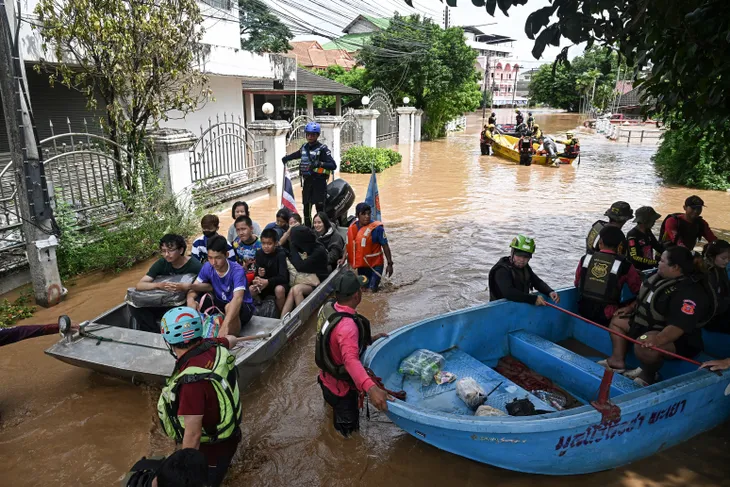 Bão Yagi gây ngập lụt nặng nề tại Thái Lan, mưa lớn và lũ lụt tại Lào - Ảnh 1. Bão Yagi gây ngập lụt nặng nề tại Thái Lan, mưa lớn và lũ lụt tại Lào - Ảnh 1.