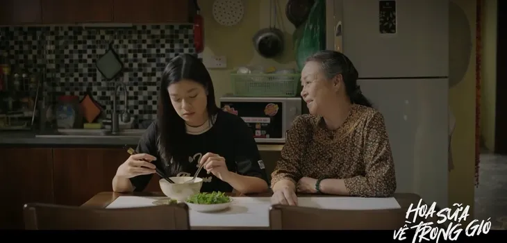 Hoa sữa về trong gió - Tập 12: Thuận mách tội cả chị dâu lẫn cháu gái - Ảnh 5. Hoa sữa về trong gió - Tập 12: Thuận mách tội cả chị dâu lẫn cháu gái - Ảnh 5.