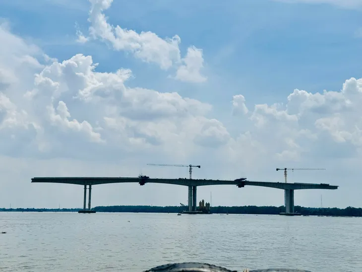 Hợp long 2 nhịp chính Cầu Nhơn Trạch bắc qua sông Đồng Nai - Ảnh 5. Hợp long 2 nhịp chính Cầu Nhơn Trạch bắc qua sông Đồng Nai - Ảnh 5.