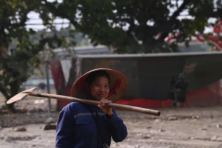 Tuyên Quang: Toàn dân tham gia tổng vệ sinh đường phố sau cơn bão số 3 - Ảnh 8. Tuyên Quang: Toàn dân tham gia tổng vệ sinh đường phố sau cơn bão số 3 - Ảnh 8.