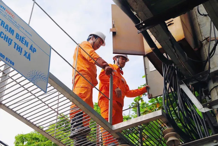 Tuyên Quang: Toàn dân tham gia tổng vệ sinh đường phố sau cơn bão số 3 - Ảnh 16. Tuyên Quang: Toàn dân tham gia tổng vệ sinh đường phố sau cơn bão số 3 - Ảnh 16.