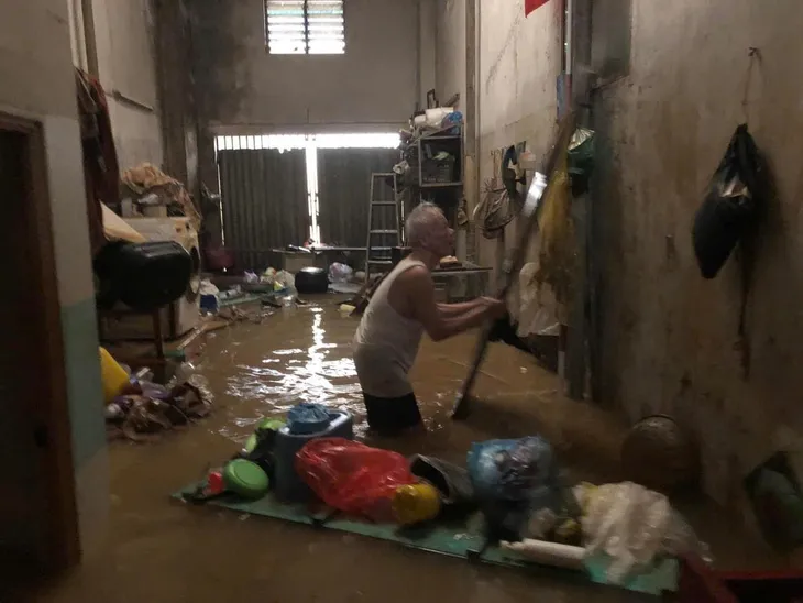 Tuyên Quang: Toàn dân tham gia tổng vệ sinh đường phố sau cơn bão số 3 - Ảnh 7. Tuyên Quang: Toàn dân tham gia tổng vệ sinh đường phố sau cơn bão số 3 - Ảnh 7.