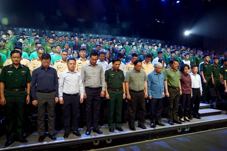 Chương trình đặc biệt Điểm tựa Việt Nam: Tình người là điểm tựa trong bão lũ... - Ảnh 3. Chương trình đặc biệt Điểm tựa Việt Nam: Tình người là điểm tựa trong bão lũ... - Ảnh 3.
