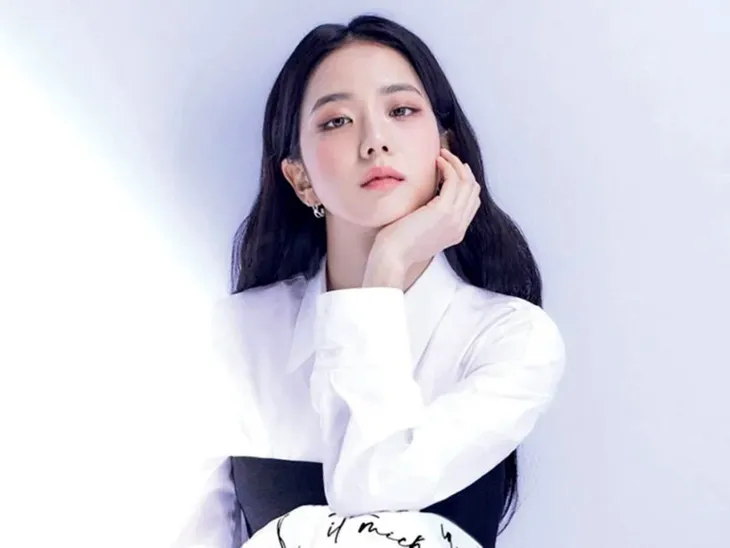 Jisoo (BLACKPINK) bất ngờ vấp phải chỉ trích - Ảnh 1. Jisoo (BLACKPINK) bất ngờ vấp phải chỉ trích - Ảnh 1.