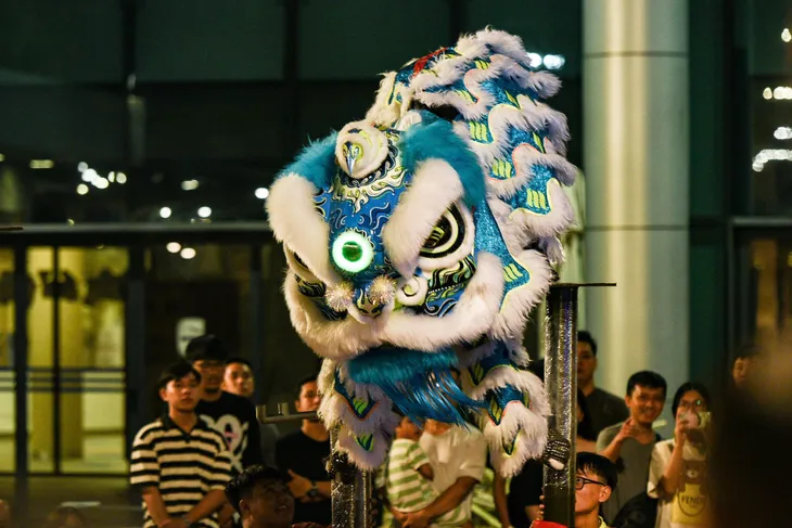 Lân sư rồng rộn ràng phố phường Đà Nẵng dịp Trung thu - Ảnh 2. Lân sư rồng rộn ràng phố phường Đà Nẵng dịp Trung thu - Ảnh 2.