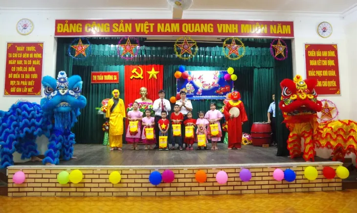 Thiếu nhi huyện Trường Sa vui Tết Trung thu - Ảnh 6. Thiếu nhi huyện Trường Sa vui Tết Trung thu - Ảnh 6.