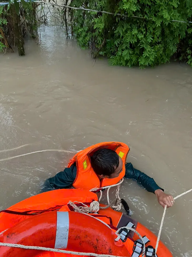 Mưa lớn gây ngập Phú Quốc, các tuyến tàu cao tốc tạm ngưng hoạt động - Ảnh 1. Mưa lớn gây ngập Phú Quốc, các tuyến tàu cao tốc tạm ngưng hoạt động - Ảnh 1.