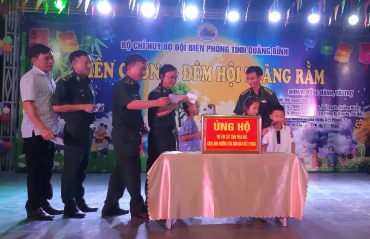 Hàng nghìn phần quà tặng cho trẻ em nghèo trên biên giới Việt – Lào dịp Tết Trung thu - Ảnh 9. Hàng nghìn phần quà tặng cho trẻ em nghèo trên biên giới Việt – Lào dịp Tết Trung thu - Ảnh 9.
