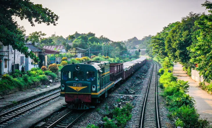 Khôi phục tuyến đường sắt Yên Viên - Lào Cai, tạo thuận lợi vận chuyển hàng cứu trợ - Ảnh 1. Khôi phục tuyến đường sắt Yên Viên - Lào Cai, tạo thuận lợi vận chuyển hàng cứu trợ - Ảnh 1.