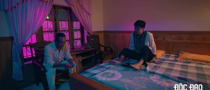 Độc đạo - Tập 9: Lần đầu tiên Hồng nghe kể về Hưng khẹc - Ảnh 1. Độc đạo - Tập 9: Lần đầu tiên Hồng nghe kể về Hưng khẹc - Ảnh 1.