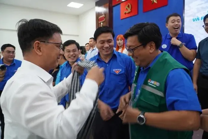 Tuổi trẻ TP Hồ Chí Minh lên đường hỗ trợ người dân sau bão lũ - Ảnh 1. Tuổi trẻ TP Hồ Chí Minh lên đường hỗ trợ người dân sau bão lũ - Ảnh 1.