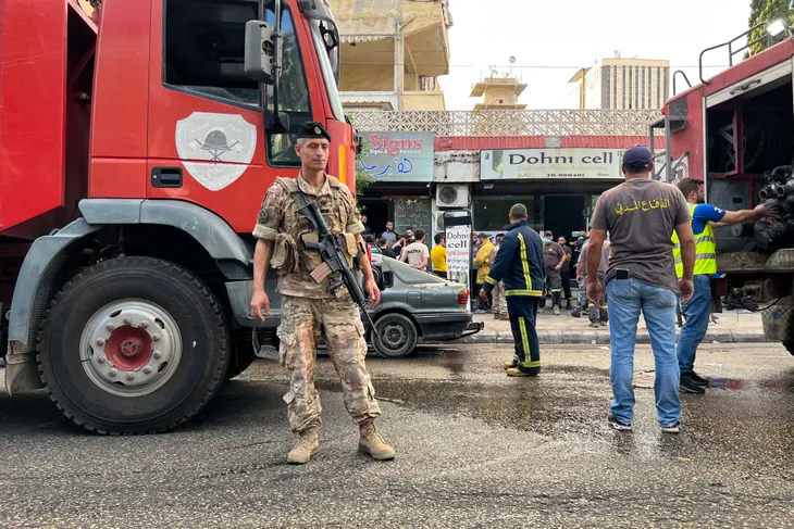 Thiết bị của Hezbollah tiếp tục phát nổ ở Lebanon, thêm nhiều người thiệt mạng - Ảnh 1. Thiết bị của Hezbollah tiếp tục phát nổ ở Lebanon, thêm nhiều người thiệt mạng - Ảnh 1.