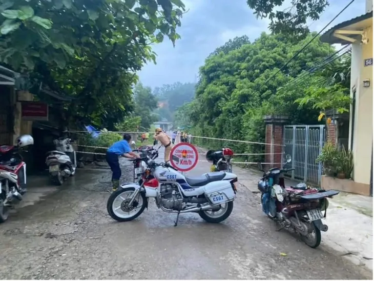 Sập đường dẫn lên cầu Ngòi Móng ở Hòa Bình - Ảnh 1. Sập đường dẫn lên cầu Ngòi Móng ở Hòa Bình - Ảnh 1.
