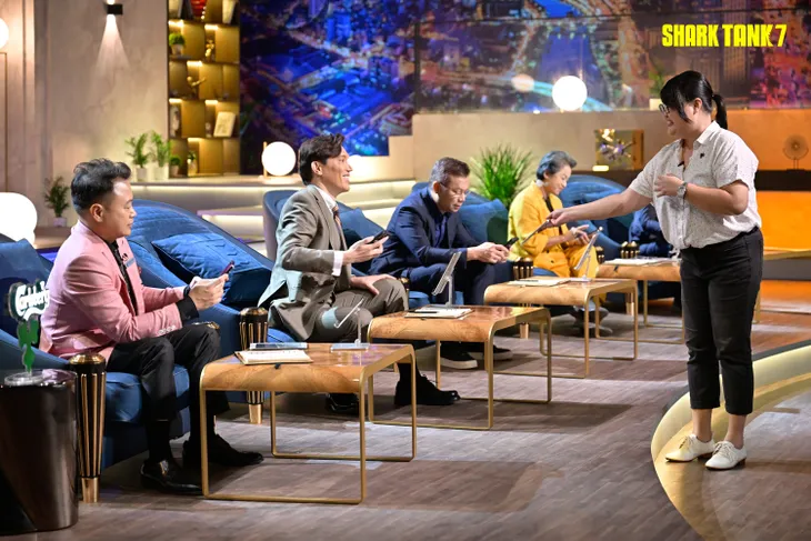 Shark Tank: Nữ biên kịch của những bộ phim điện ảnh trăm tỷ khiến cả 5 Shark chốt deal - Ảnh 4. Shark Tank: Nữ biên kịch của những bộ phim điện ảnh trăm tỷ khiến cả 5 Shark chốt deal - Ảnh 4.