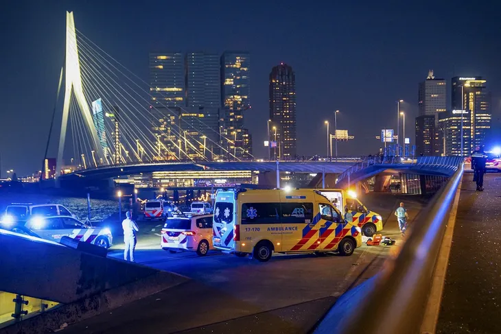 Đâm dao ở Rotterdam, 1 người chết, 1 người bị thương nặng - Ảnh 1. Đâm dao ở Rotterdam, 1 người chết, 1 người bị thương nặng - Ảnh 1.