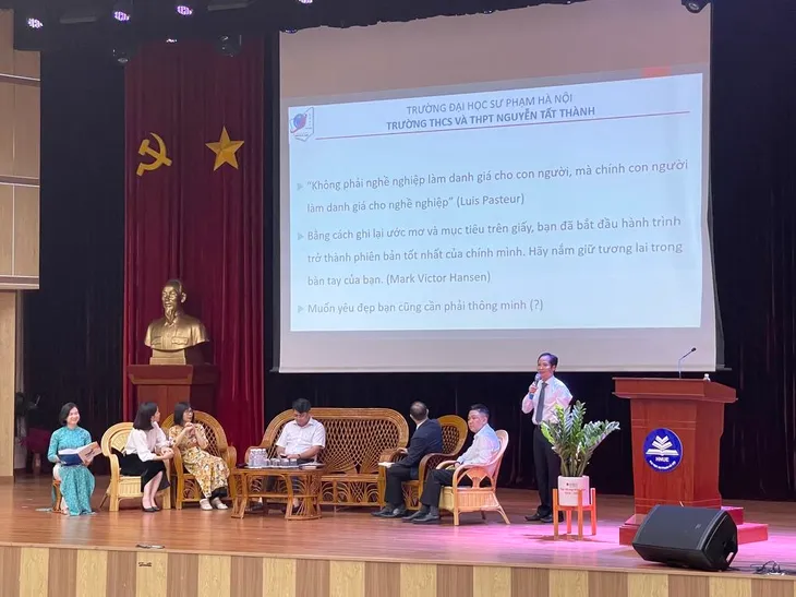 “Chìa khóa” giúp học sinh mở cánh cửa tương lai - Ảnh 2. “Chìa khóa” giúp học sinh mở cánh cửa tương lai - Ảnh 2.