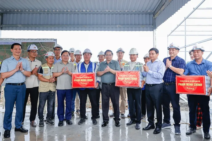 Thủ tướng: Cuối năm 2025 phải hoàn thành đường Vành đai 4 đoạn qua Bắc Ninh - Ảnh 2. Thủ tướng: Cuối năm 2025 phải hoàn thành đường Vành đai 4 đoạn qua Bắc Ninh - Ảnh 2.