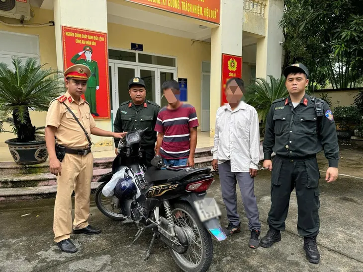 Hà Nội: 10 tổ công tác đặc biệt xử lý vi phạm trật tự an toàn giao thông phát huy hiệu quả - Ảnh 4. Hà Nội: 10 tổ công tác đặc biệt xử lý vi phạm trật tự an toàn giao thông phát huy hiệu quả - Ảnh 4.