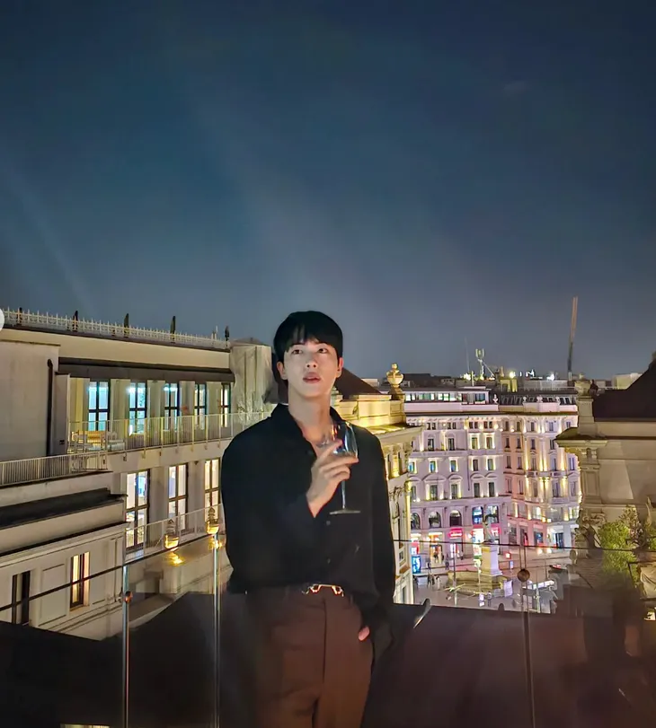 Jin (BTS) - Ngôi sao được nhắc đến nhiều nhất tại Tuần lễ thời trang Milan - Ảnh 1. Jin (BTS) - Ngôi sao được nhắc đến nhiều nhất tại Tuần lễ thời trang Milan - Ảnh 1.