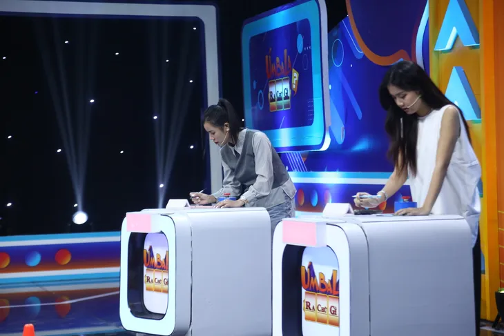 Úm ba la ra chữ gì? trở lại VTV3 - Ảnh 4. Úm ba la ra chữ gì? trở lại VTV3 - Ảnh 4.