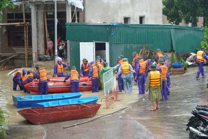 Nước lũ dâng cao, hàng trăm hộ dân ở TP Thanh Hóa phải di dời khẩn cấp - Ảnh 1. Nước lũ dâng cao, hàng trăm hộ dân ở TP Thanh Hóa phải di dời khẩn cấp - Ảnh 1.