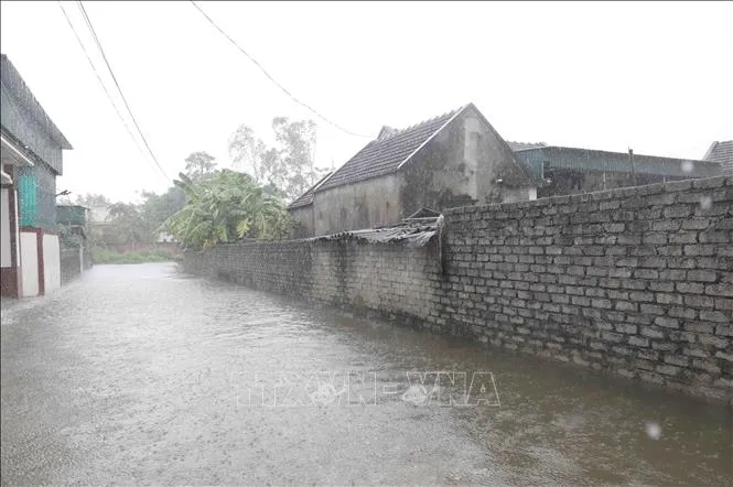 Sạt lở đất do mưa lớn diễn biến phức tạp ở nhiều địa phương miền núi - Ảnh 2. Sạt lở đất do mưa lớn diễn biến phức tạp ở nhiều địa phương miền núi - Ảnh 2.