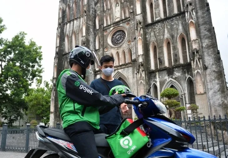 Gọi xe công nghệ: “Đốt tiền” là chưa đủ? - Ảnh 1. Gọi xe công nghệ: “Đốt tiền” là chưa đủ? - Ảnh 1.