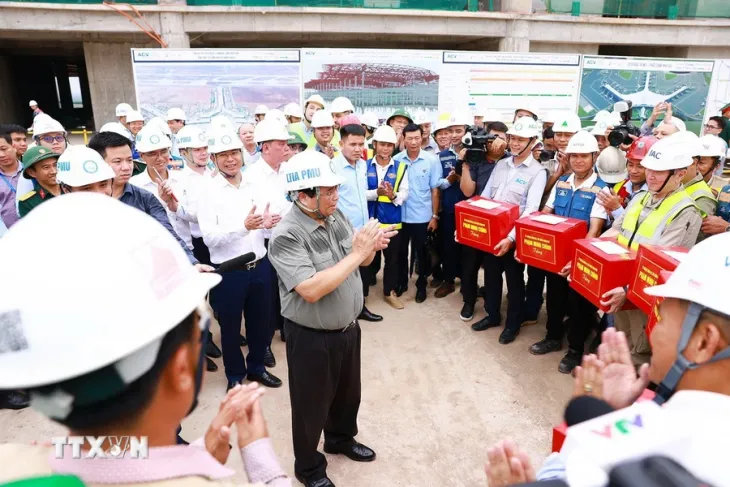 Thủ tướng: Phát động thi đua 450 ngày hoàn thành sân bay Long Thành vào cuối năm 2025 - Ảnh 3. Thủ tướng: Phát động thi đua 450 ngày hoàn thành sân bay Long Thành vào cuối năm 2025 - Ảnh 3.