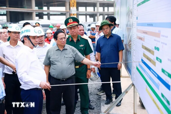 Thủ tướng: Phát động thi đua 450 ngày hoàn thành sân bay Long Thành vào cuối năm 2025 - Ảnh 2. Thủ tướng: Phát động thi đua 450 ngày hoàn thành sân bay Long Thành vào cuối năm 2025 - Ảnh 2.